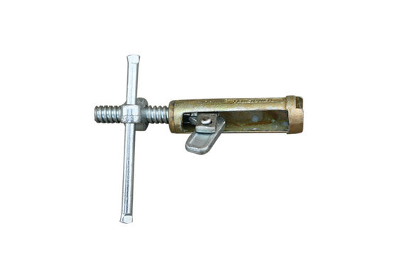 China Galvanized Scaffolding Accessories / rapid screw formwork thread tighting clamp supplier